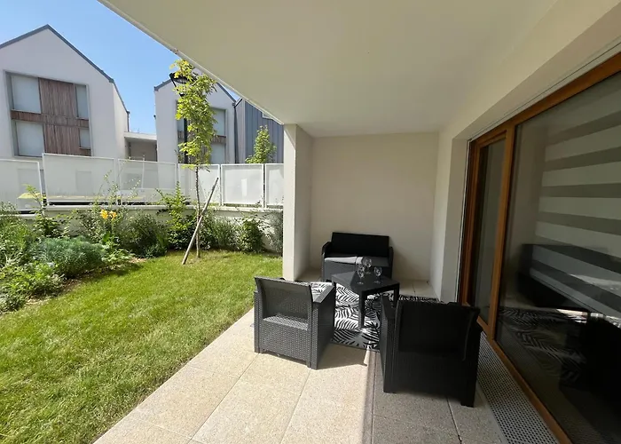 Cosygreen77 Modern Apartment With Garden And Parking